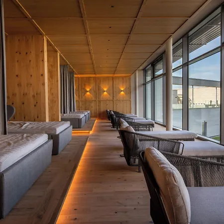 מלון Thermenhotel Gesundheits-bad Buchau 4*