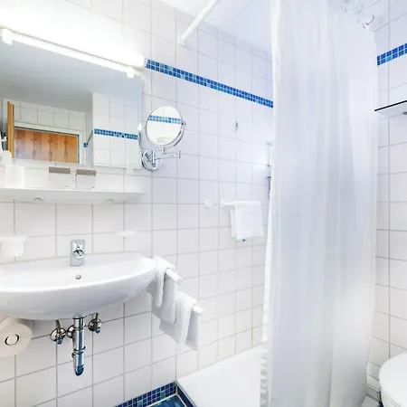 Thermenhotel Gesundheits-bad Buchau מלון